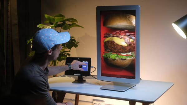 Looking Glass Launches 27” iPad-Powered Holographic Display